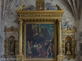 <center>Eglise de St Trophime</center>Chapelle des rois. Gaspard du Laurens orne l'autel d'un retable en bois doré et plâtre (colonnes en bois doré, cannelées et chargées de pampres) portant ses armoiries. Chaque niche placée de chaque côté du retable contient une statue en bois doré du XVIIe siècle. Sur l'autel, l'Adoration des Mages, par Finsonius (1614). Cette toile a été commandée par l’archevêque Gaspard du Laurens pour être placée dans cette chapelle qu’il venait de faire construire. Cette peinture est à l'origine du nom de la chapelle. L’archevêque prêterait ses traits au roi Gaspard, le plus proche de la Vierge, avec sur sa poitrine les armoiries de sa famille. Le tableau est inspiré de l’évangile selon saint Mathieu.