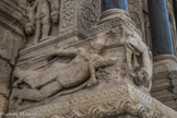 <center>Eglise de St Trophime</center>Hercule allongé revêtu de la peau du taureau de Crête, de sa main gauche il devait tenir une massue pour tuer les lions, on a donc christianisé Hercule.