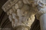 <center>Cloitre de St Trophime</center>Galerie Sud. Charlemagne condamne à mort un jeune chevalier de son armée et neuf de ses parents, les garants, pour avoir giflé l'archevêque Turpin.