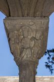 <center>Cloitre de St Trophime</center>Galerie Sud. Charlemagne condamne à mort un jeune chevalier de son armée et neuf de ses parents, les garants, pour avoir giflé l'archevêque Turpin.