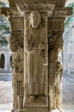 <center>Cloitre de St Trophime</center>galerie Nord. Le Christ entouré des deux pèlerins d’Emmaüs.