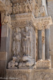 <center>L'abbatiale de Saint-Gilles. </center> Saint Jacques le Majeur. Saint Paul. Au-dessus,  le baiser de Judas.