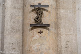 <center>L'abbatiale de Saint-Gilles. </center> Le chemin de croix de R. Gourdon.