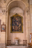 <center>Auriol. L'èglise.</center> Les fonts baptismaux et Notre Dame des Anges avec Saint Henri et Saint Louis d'Anjou.