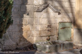 <center>Saint-Laurent-la-Vernède.</center> Ancienne fontaine.