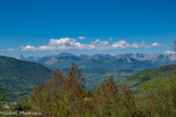 <center>Les monts du Vercors. </center> De gauche à droite : le Mont Aiguille (2086 m) ; le Grand Veymont, le point culminant (2341 m) ; le sommet de Malaval (2097).