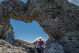 <center>La Pierre Percée à la Motte-d'Aveillans. </center>