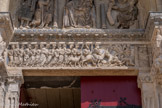 <center>L'abbatiale de Saint-Gilles. </center> Le cortège des apôtres ; Jésus entrant à Jérusalem ;