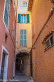 <center>Villefranche-sur-Mer.</center> La Rue Obscure, au cœur de la vieille ville, est une rue couverte de 130 mètres datant de 1260, située le long du premier rempart.