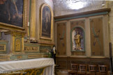 <center>Monteux. </center>L'église Notre-Dame de Nazareth. CHAPELLE SAINTE THÉRÈSE. Dans la boiserie, côté droit, une statue de Sainte Marthe.