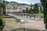 <center>Vaison-La-Romaine. </center> Les sites archéologiques de Puymin et de La Villasse, classés Monuments Historiques, sont deux quartiers de la capitale politique du peuple celto-ligure voconce.
Entre 69 et 59, Jules César lui attribua le statut de civitas foederata (cité fédérée, ou « cité alliée » de Rome), et elle prit alors le nom officiel de VASIO JULIA VOCONTIORUM. Avec la paix romaine, l’oppidum de la rive gauche de l’Ouvèze (actuelle Haute-Ville) fut progressivement délaissé. La ville antique se développa, à partir du cours d’eau endigué, sur environ 70 ha, principalement sur la rive droite, où sont accessibles de vastes maisons urbaines (2000 à 5000 m2), des quartiers de boutiques, des thermes publics, un théâtre...
 A la fin du Ier siècle, de grands travaux d’urbanisme sont réalisés. Ils intègrent les propriétés : agricoles voconces qui donnent naissance aux vastes demeures (2000 à 5000 m2). Les vestiges correspondent à des quartiers résidentiels, commerçants et artisanaux. Elle fut à son apogée entre la fin du Ier siècle et la fin du IIe siècle ap. J.-C. et connut des incendies dans le dernier tiers du IIIe siècle. Les quartiers de Puymin et de La Villasse ont été occupés jusqu’à la fin du IVe siècle.
