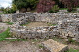 <center>Vaison-La-Romaine. </center>Ensemble thermal et palestre. prolongée par une exèdre dans laquelle se logeait le bassin. De là, ils pouvaient entrer dans les salles chauffées, le tepidarium et le caldarium.