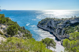 <center>Plateau de Cadeiron.</center>Calanque d'En Vau. A gauche, le cap Sicié.