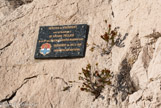 <center> Sentier du Président.</center>Col du Brés. On y trouve une plaque commémorative en hommage à Antoine Pellicé, un ancien Président de la Société des Excursionnistes Marseillais de 1911 à 1940.