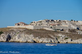 <center>Île de Ratonneau.</center>Le fort et l'hôpital Caroline.