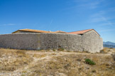 <center>Hôpital Caroline.</center>Arrière de l'hôpital. A droite, bout de la toiture de la morgue, contre le mur en hémicycle.