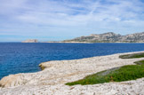 <center>Île du Riou.</center>L'île Maïre, l'île de Jarre, la calanque de Marseilleveyre à droite.