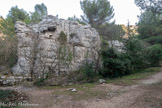 <center>Le puits du Cancel</center>A gauche, accés au vallon de l'Herbe, à droite, celui du vallon Sainte Marthe.