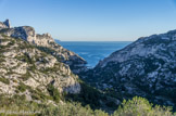 <center>Crête des Escampons. </center>Le vallon et le port de Morgiou.