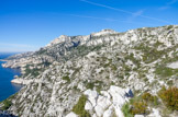 <center>Versant ouest de la crête de Sormiou.</center>Massif de Marseilleveyre avec le plateau de l'Homme Mort, les sommets de la Mounine et de Marseilleveyre, la pointe Callot. A gauche, calanque de Marseilleveyre.