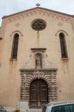 <center>L'église des Carmes.</center>Son état actuel est le résultat d'une reconstruction du XVIIe siècle (à partir de 1603, portail et sculpture) et d'une restauration générale au XIXe siècle. De type provençal, elle est percée de deux fenêtres latérales et d’une rosace médiane.