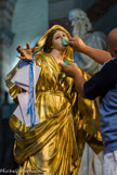 <center>La Procession du 15 août.</center>On passe aussi sur la statue des objest personnels.