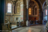 <center>La Basilique Cathédrale Sainte-Marie-Majeure</center>Le chœur est ceint d’un très long déambulatoire bordé de six chapelles rayonnantes, dont les deux premières de gauche ont reçu leur revêtement de mosaïques et leur décoration de marbres polychromes.