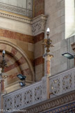 <center>La Basilique Cathédrale Sainte-Marie-Majeure</center>Les balustrades en marbre supportent des candélabres de bronze.