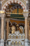 <center>La Basilique Cathédrale Sainte-Marie-Majeure</center>L’autel majeur en marbre de Carrare, don du marbrier et sculpteur Jules Cantini, décoré de mosaïques d’Henri Antoine Révoil.