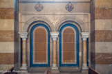 <center>La Basilique Cathédrale Sainte-Marie-Majeure</center>Chapelle saint Lazare. Mur intérieur à droite. Au dessus des arcatures, un chemin de croix.