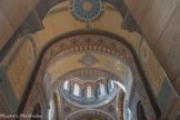 <center>La Basilique Cathédrale Sainte-Marie-Majeure</center>Le presbytérium. Sur l'arche, de bas en haut, alléluia. De même de l'autre côté, le A terminal étant commun.