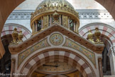 <center>La Basilique Cathédrale Sainte-Marie-Majeure</center>Le ciborium. Au fronton, des colombes s'abreuvent à un baquet recueillant le jus d'une grappe de raisin.