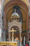 <center>La Basilique Cathédrale Sainte-Marie-Majeure</center>Le choeur avec le ciborium.