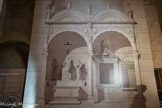 <center>La Vieille Major</center>Chapelle Saint Lazare de Francesco Laurana réalisée en marbre blanc entre 1477 et 1481. Sous l'arc en plein cintre de gauche se trouve un autel, sous celui de droite une armoire à reliques et un petit autel en calcaire.. Aux retombées des arcs, trois statues : saint Cannat avec un roseau, saint Victor en armure avec la lance et le bouclier, saint Lazare avec la barque et le flambeau. Au sommet, cinq statues : aux extrémités, deux évêques, au centre une Vierge à l'Enfant encadrée par les deux soeur s Marthe et Marie-Madeleine.