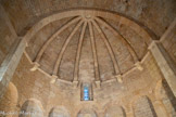 <center>La Vieille Major</center>Cette voûte a remplacé la voûte romane au XIVe siècle, peut-être pour soutenir la clocher construit en 1379 et qui fut détruit en 1798. Les arcs, au profil chanfreiné, se rejoignent pour former un anneau sommital. Ils retombent sur des culots