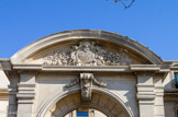 <center>Hôtel de Police.</center>Le fronton.