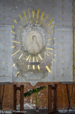 <center>L'église Saint-Charles intra-muros. </center>Bas-relief de marbre blanc représentant Sainte Thérèse de l'Enfant Jésus (Sainte Thérèse de Lisieux).