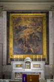 <center>Le maître-autel.</center>Le maître-autel a été réalisé sur les plans de l'architecte Théophile Dupoux par les ateliers Sauvigne de la Capelette. Derrière, le tableau représentant la Madeleine enlevée par les anges de Michel Serre.