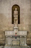 <center>Bas-côté gauche.</center>Autel moderne et statue de Saint Joseph et l'Enfant Jésus, réalisés par Alfred Lang, inaugurés le 1er mai 1956.