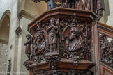 <center>La chaire.</center>Les portraits en haut-relief du Christ, de Saint Paul et Saint Pierre ornent la cuve.