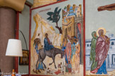 Saint Irénée. <br> Les fresques relatant la vie du Christ : l'entrée à Jérusalem. Le Christ regarde en arrière le groupe de ses disciples. L'autre groupe l'attend devant les portes de la cité, un rameau à la main.