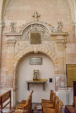 <center>Saint Ferréol les Augustins.</center>Restes du tombeau de la famille de Mazenod, daté de l564, surmonté d'un rétable de style Louis XIII. Cette arcature d'ordre corinthien est décorée de plusieurs éléments issus de l'iconographie funéraire.
