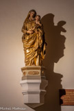 <center>Eglise de Saint Giniez. </center> Statue de la Vierge, en carton pierre, décorant le chevet du colatéral de gauche.