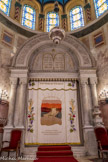 <center>Synagogue. </center>L'arche sainte où sont déposés les livres de Torah (une vingtaine au total) qui servent aux offices rituels.