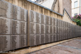 <center>Synagogue. </center> Dans la cour basse de la Grande Synagogue est installé le Mur des Noms, lieu de commémoration des nombreux juifs déportés pendant la Seconde Guerre Mondiale.