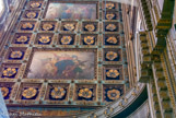 <center>Saint Joseph intra muros. </center> Le plafond en caissons est l'oeuvre de Henry Espérandieu. Chaque caisson est orné d'une fleur dorée. Les tableaux sont du peintre Orsi, ici l'Assomption et la Présentation au temple de la Vierge.