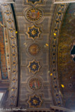 <center>Saint Joseph intra muros. </center> Abside. Portraits en médaillon du Christ, de la Vierge et de Saint Joseph par le peintre marseillais Michelon.