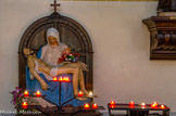 <center>Eglise Saint-Roch, Mazargues.</center> Une piéta, sculpture en plâtre.