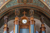 <center>L'orgue</center>Les anges musiciens. De gauche à droite : un qui tient une partition, les autre jouent de la harpe, de psalterion, de la viole.