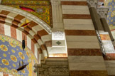 <center>Notre-Dame de la Garde</center>Pilier qui sépare le choeur des chapelles latérales.